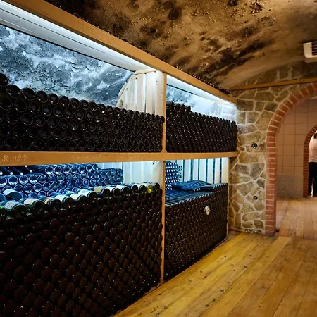 Feriegård Wine House Kaloh