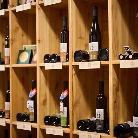 Wine House Kaloh Фермерский дом Марибор